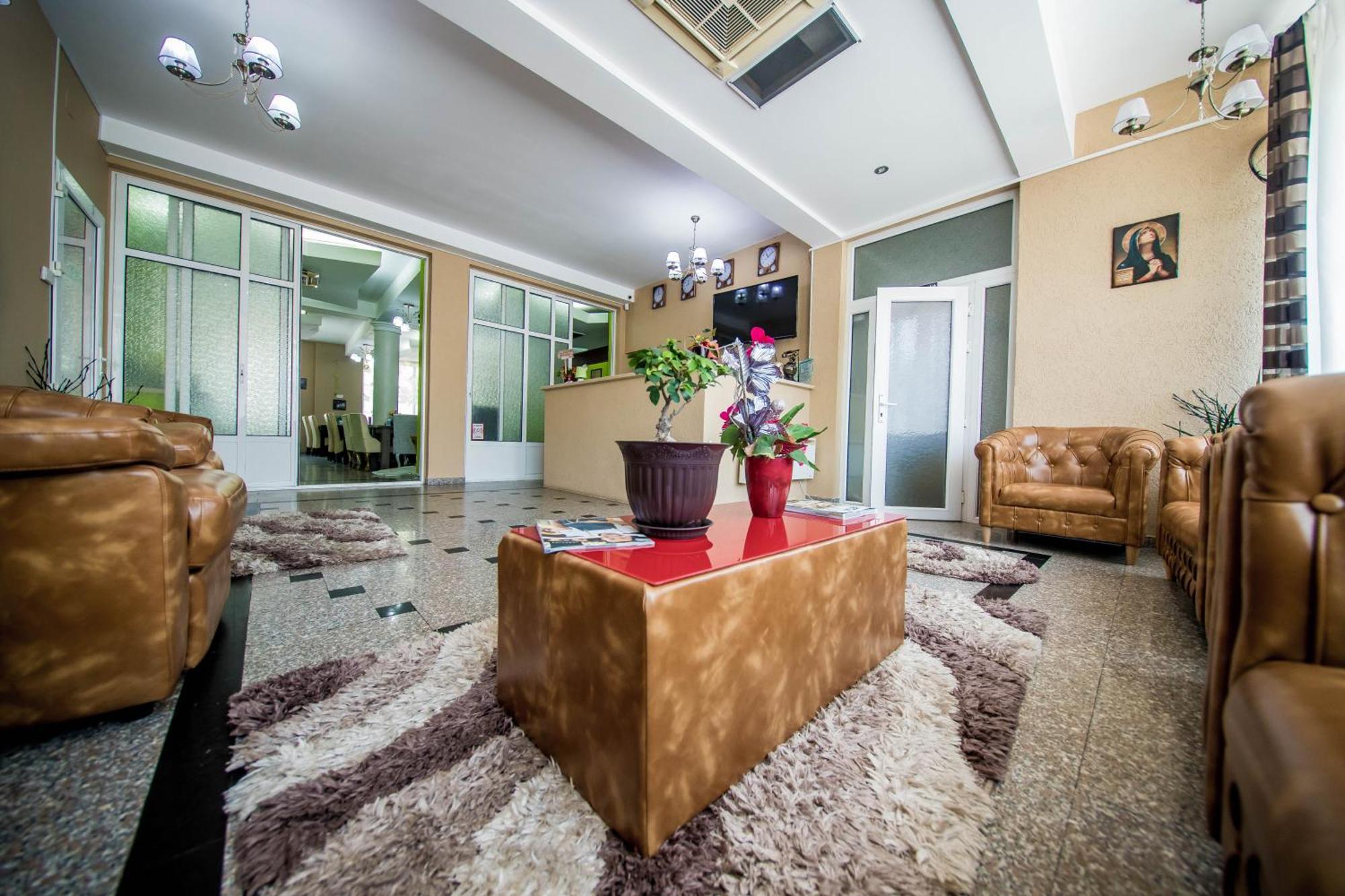 Hotel Darosy Arad Esterno foto