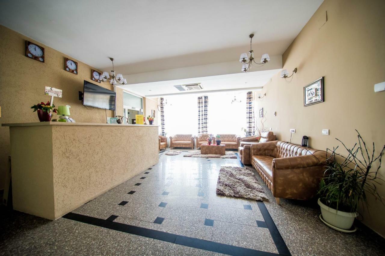 Hotel Darosy Arad Esterno foto