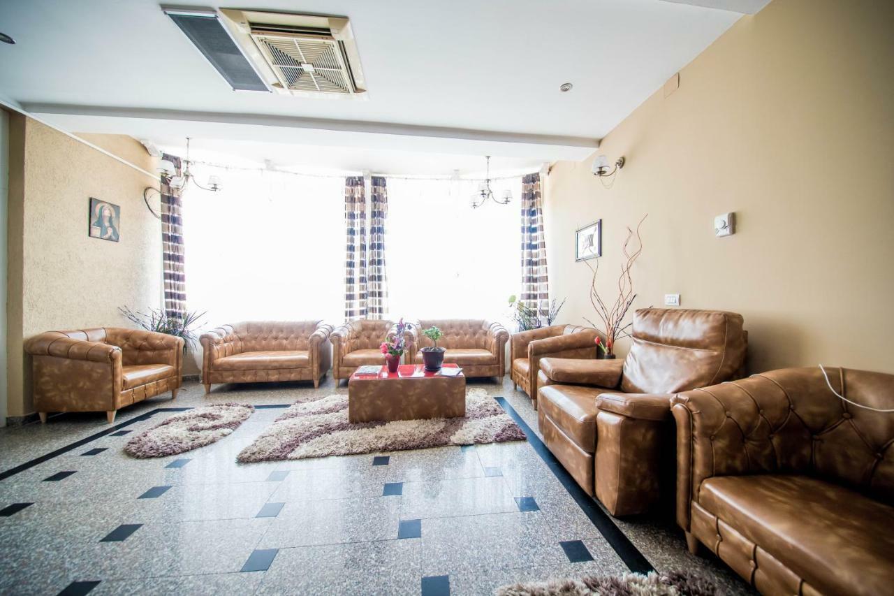 Hotel Darosy Arad Esterno foto
