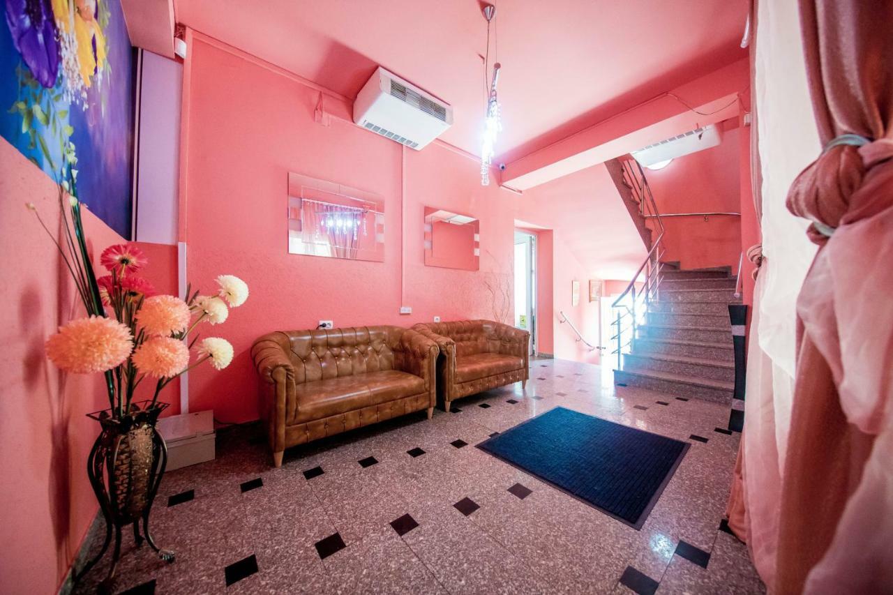 Hotel Darosy Arad Esterno foto
