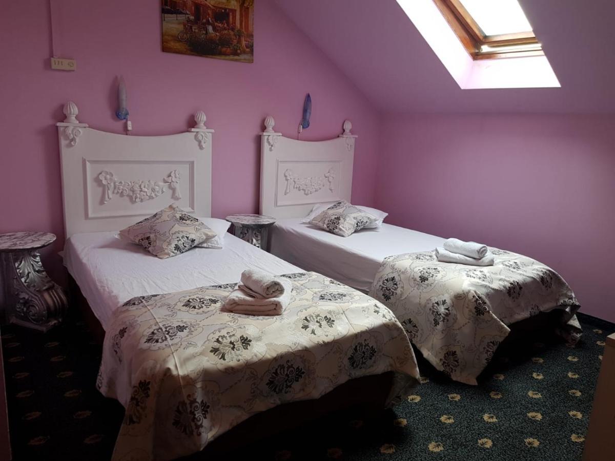 Hotel Darosy Arad Esterno foto