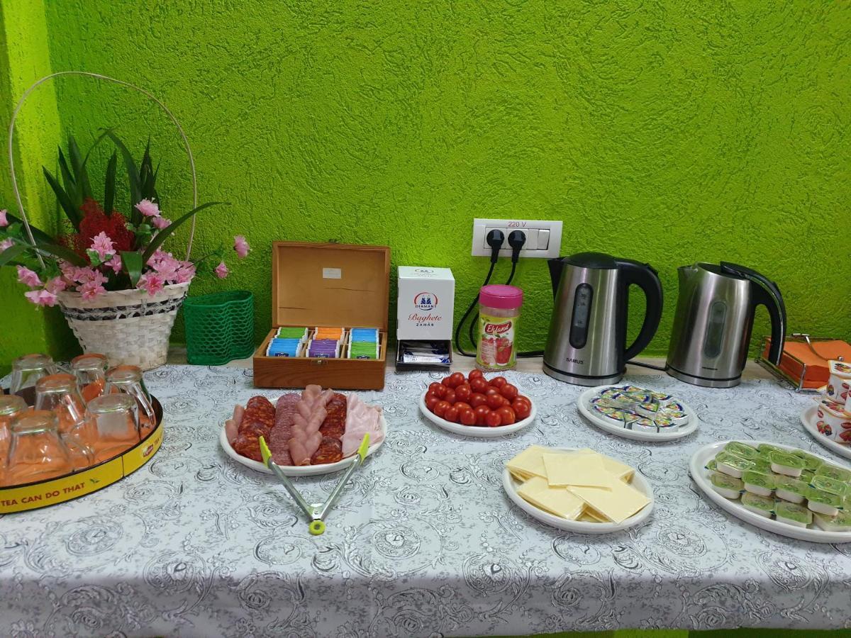 Hotel Darosy Arad Esterno foto